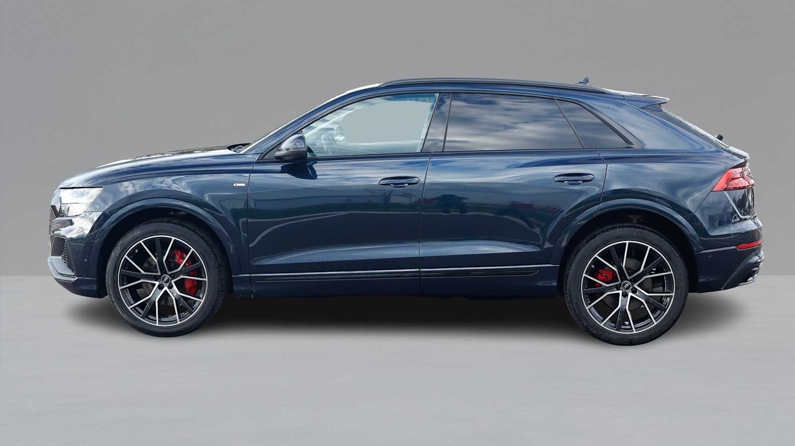 Thumbnail: 2023 Audi Q8 - 9