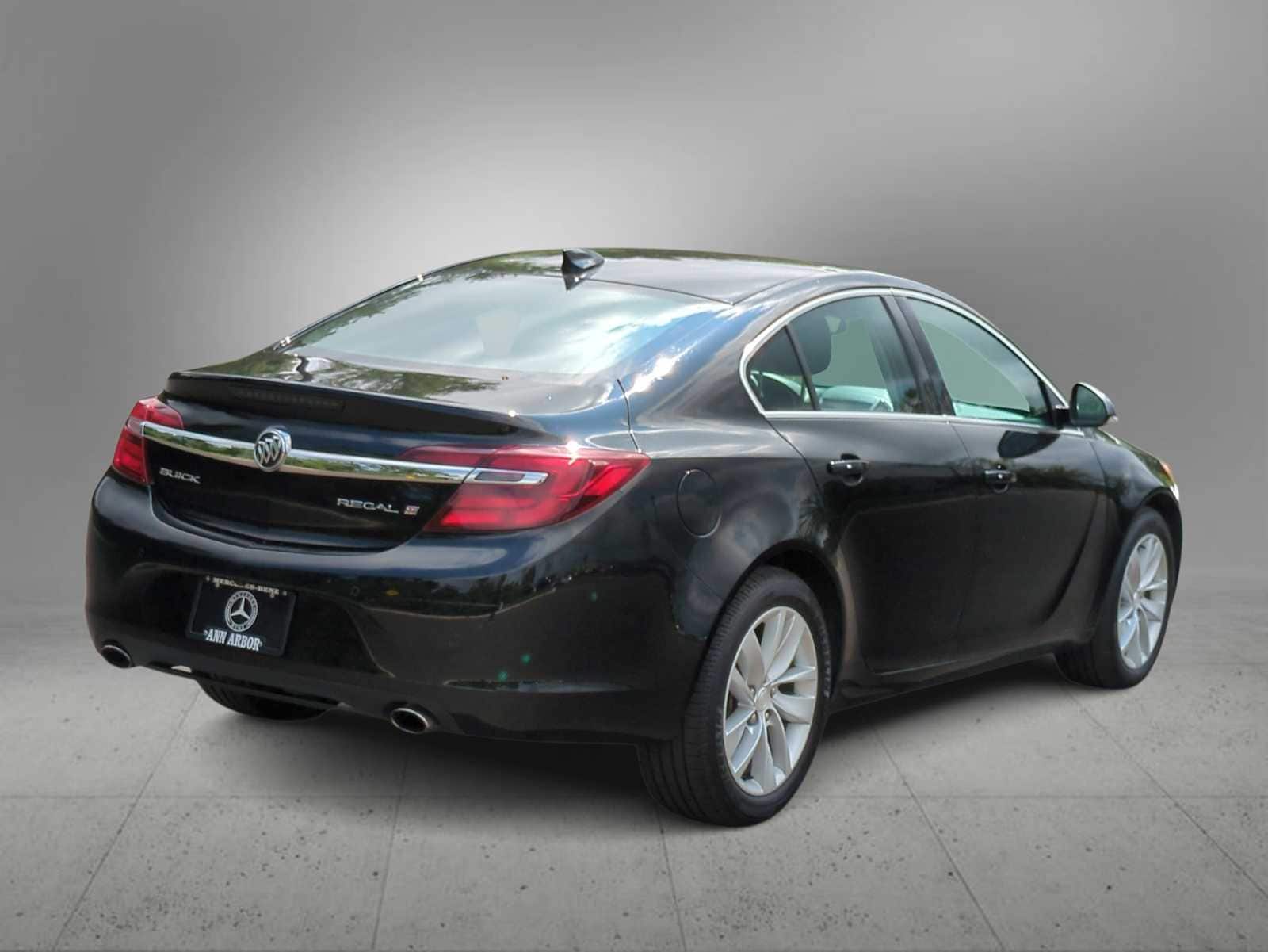 Thumbnail: 2017 Buick Regal - 8