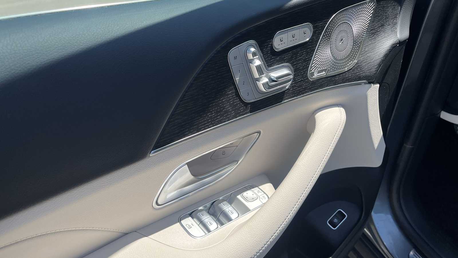 Thumbnail: 2026 Mercedes-Benz GLE - 30