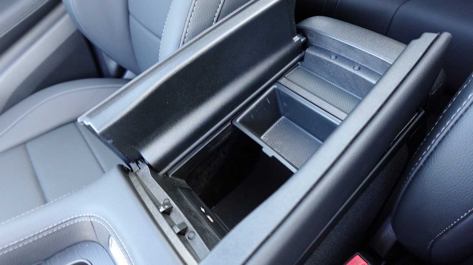 Thumbnail: 2026 Mercedes-Benz GLE - 38