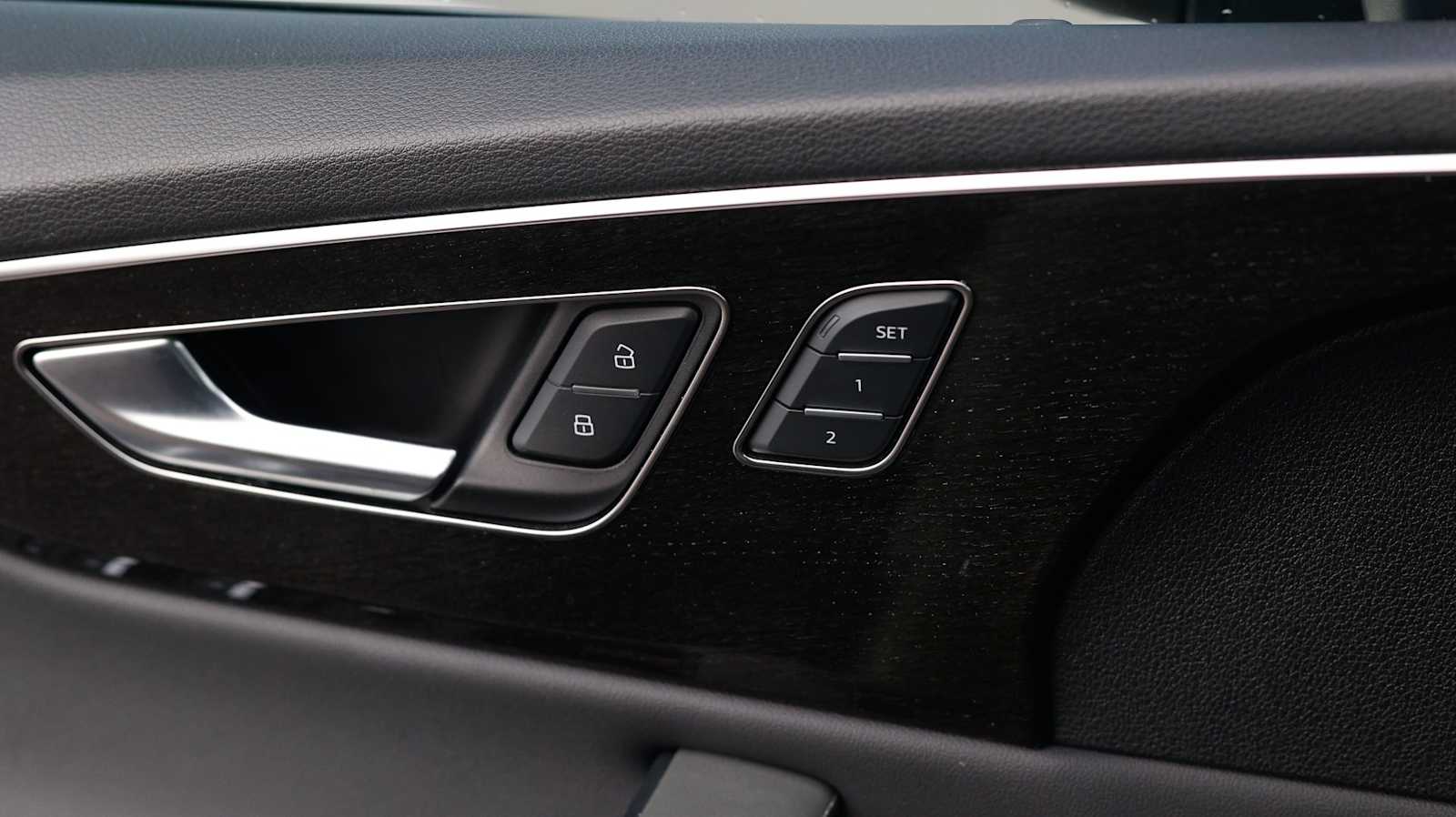 Thumbnail: 2023 Audi Q8 - 35