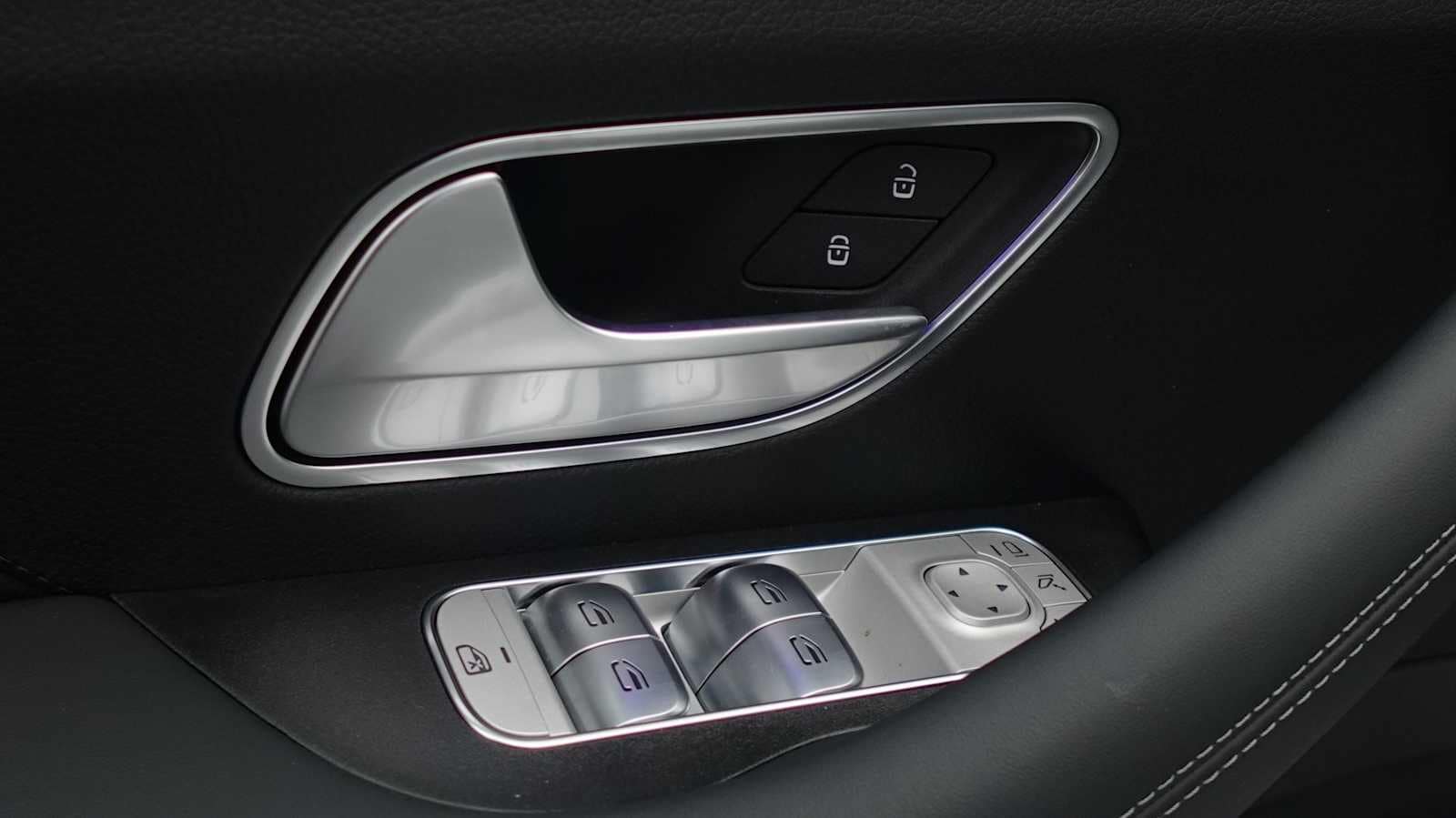 Thumbnail: 2026 Mercedes-Benz GLE - 26