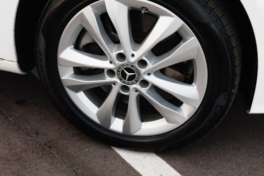 Thumbnail: 2019 Mercedes-Benz C-Class - 10