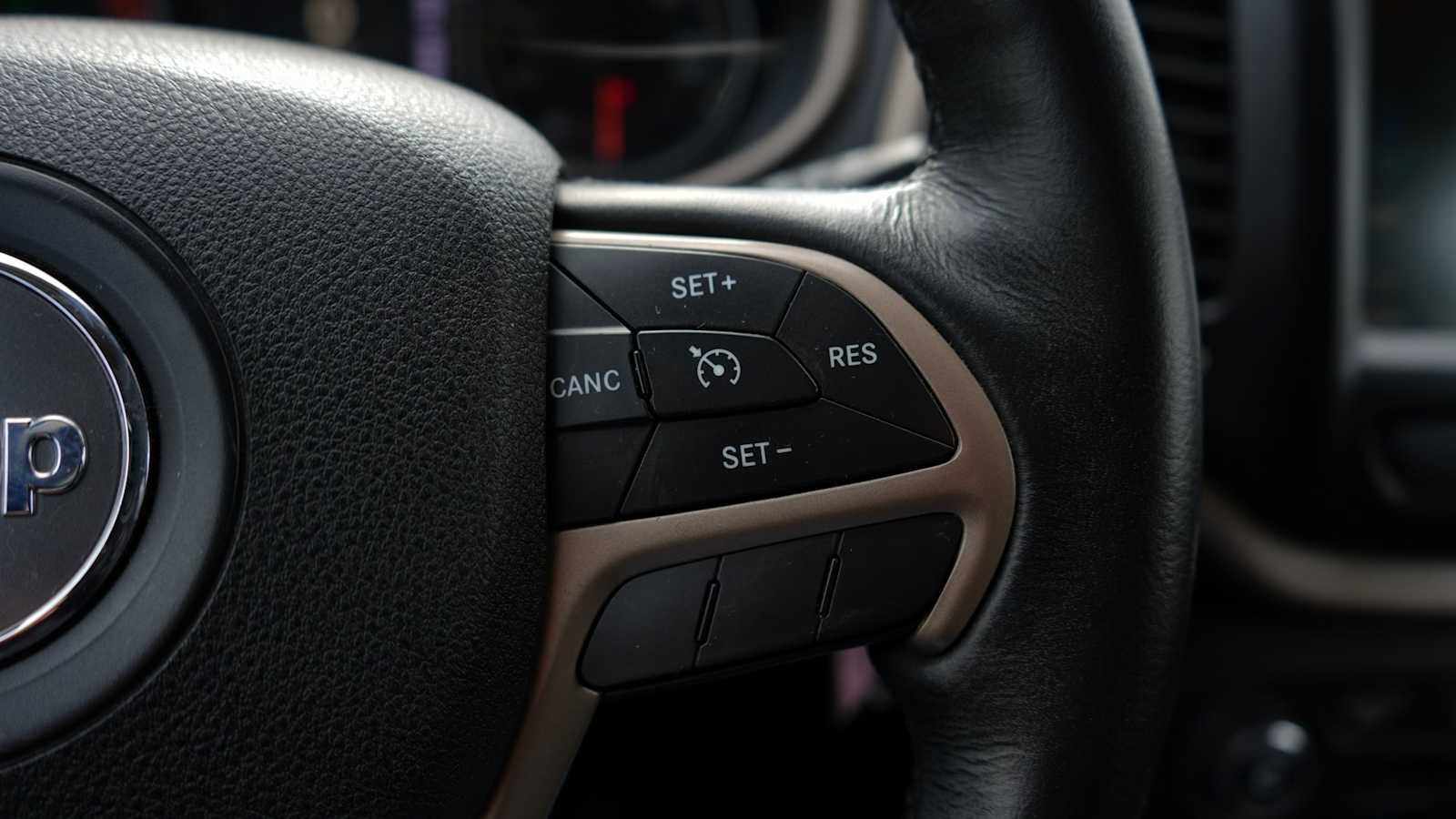 Thumbnail: 2016 Jeep Cherokee - 26