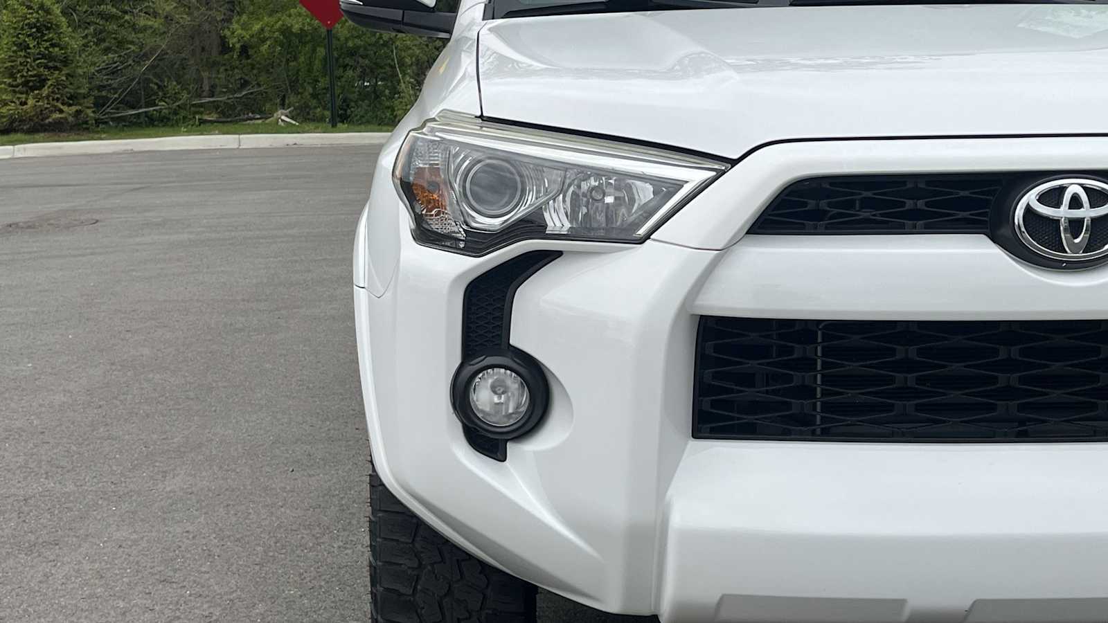 Thumbnail: 2015 Toyota 4Runner - 19