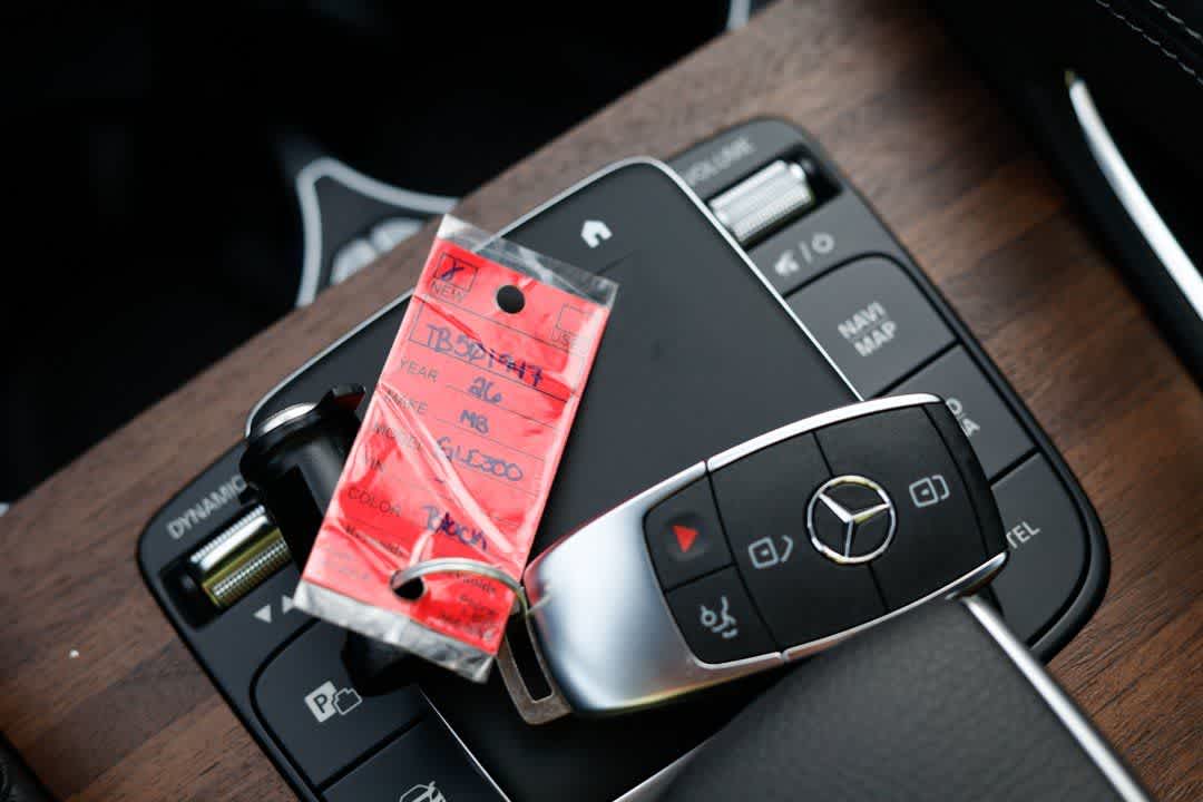 Thumbnail: 2026 Mercedes-Benz GLE - 32