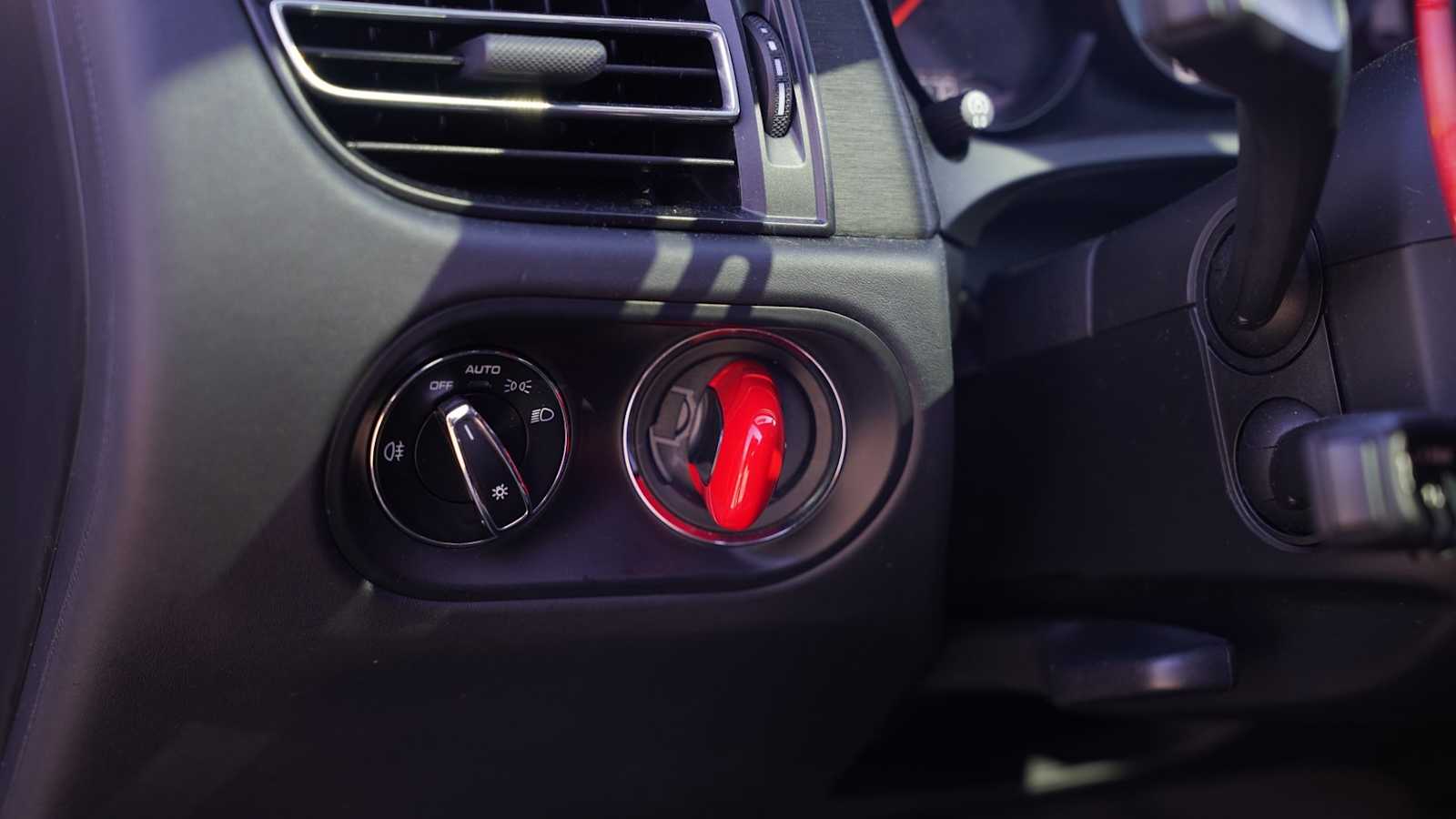 Thumbnail: 2021 Porsche Macan - 31