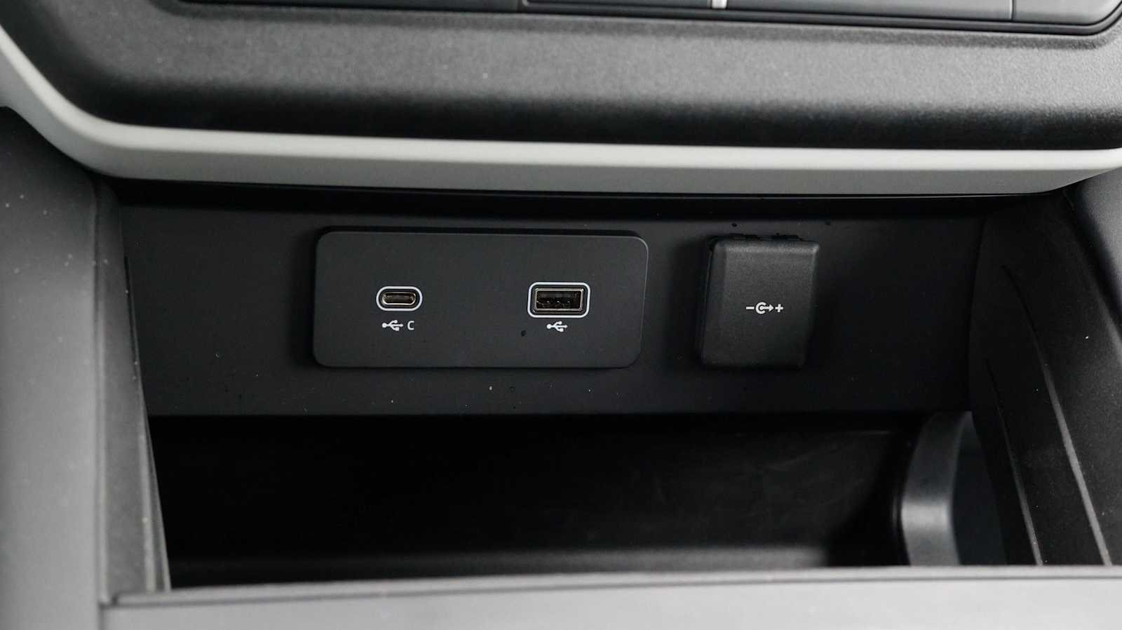 Thumbnail: 2024 Land Rover Defender - 33