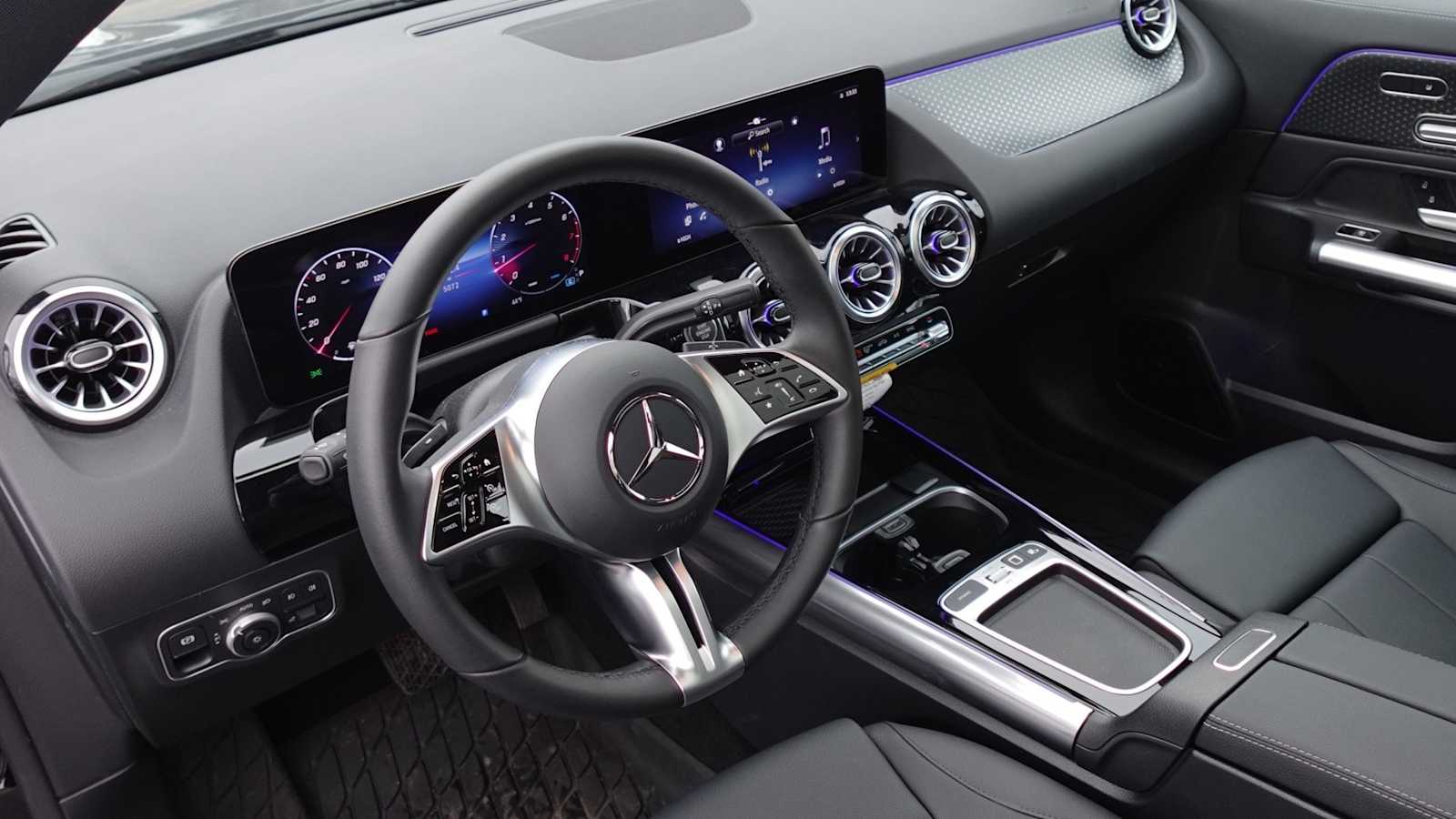 Thumbnail: 2026 Mercedes-Benz GLA - 35