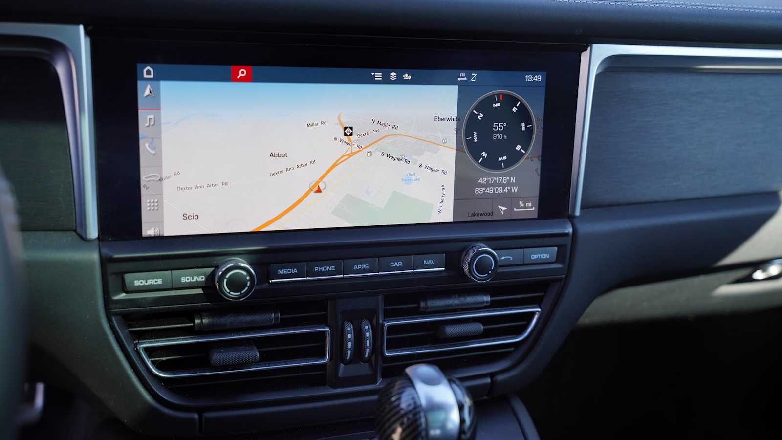 Thumbnail: 2021 Porsche Macan - 35