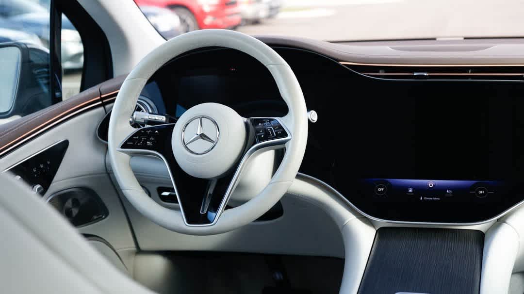 Thumbnail: 2023 Mercedes-Benz EQS - 15