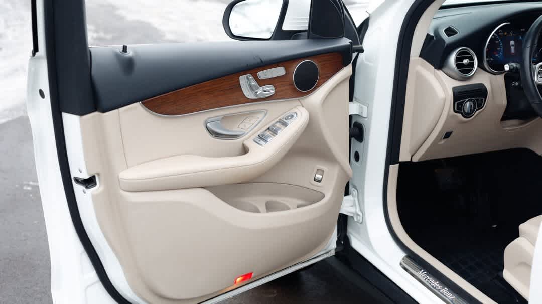 Thumbnail: 2022 Mercedes-Benz GLC - 26