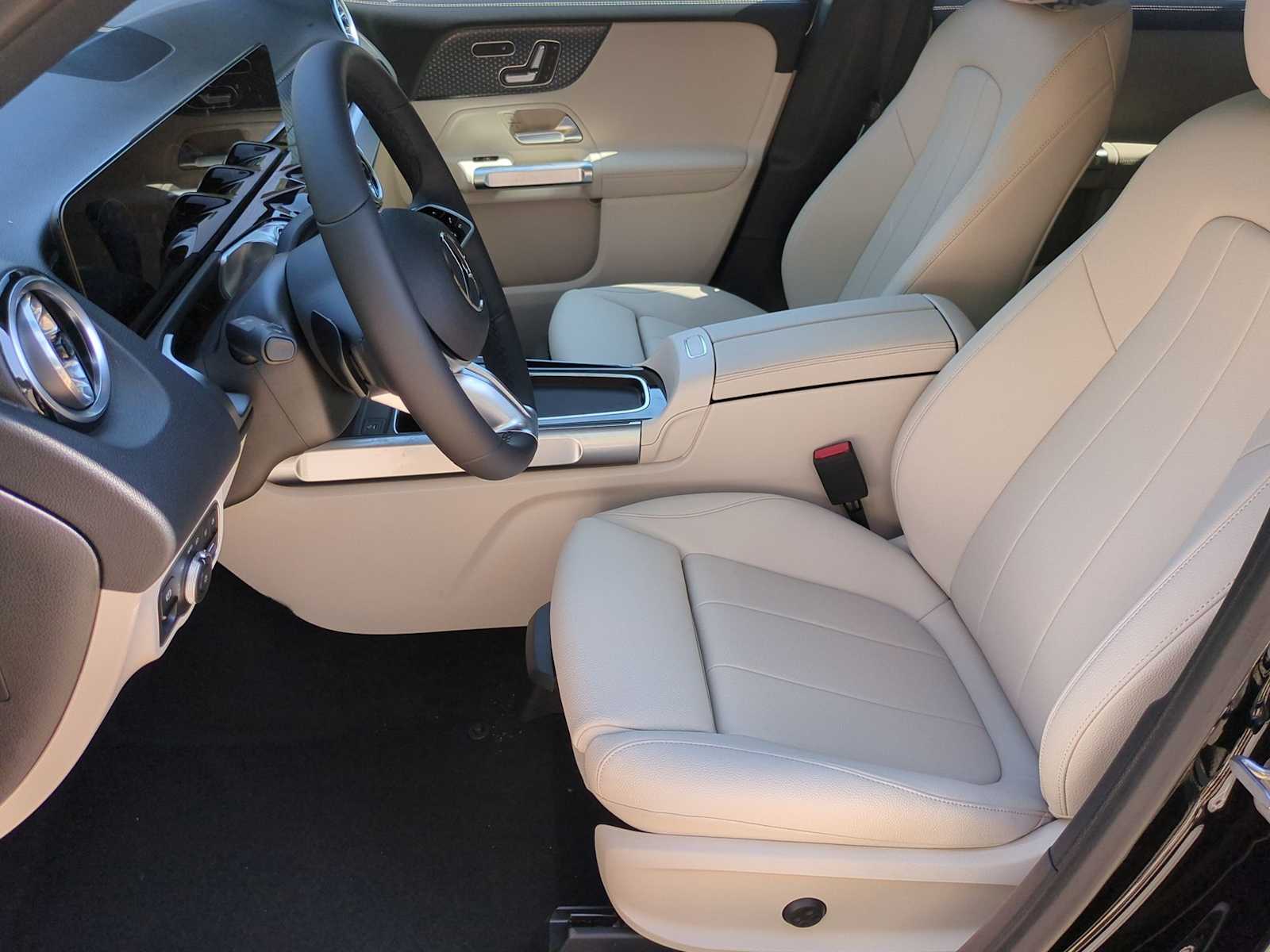 Thumbnail: 2025 Mercedes-Benz GLB - 17