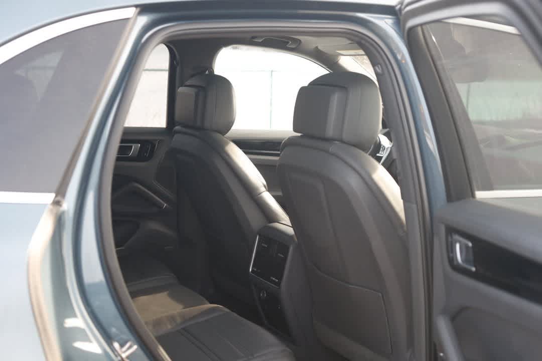 Thumbnail: 2020 Porsche Cayenne - 18