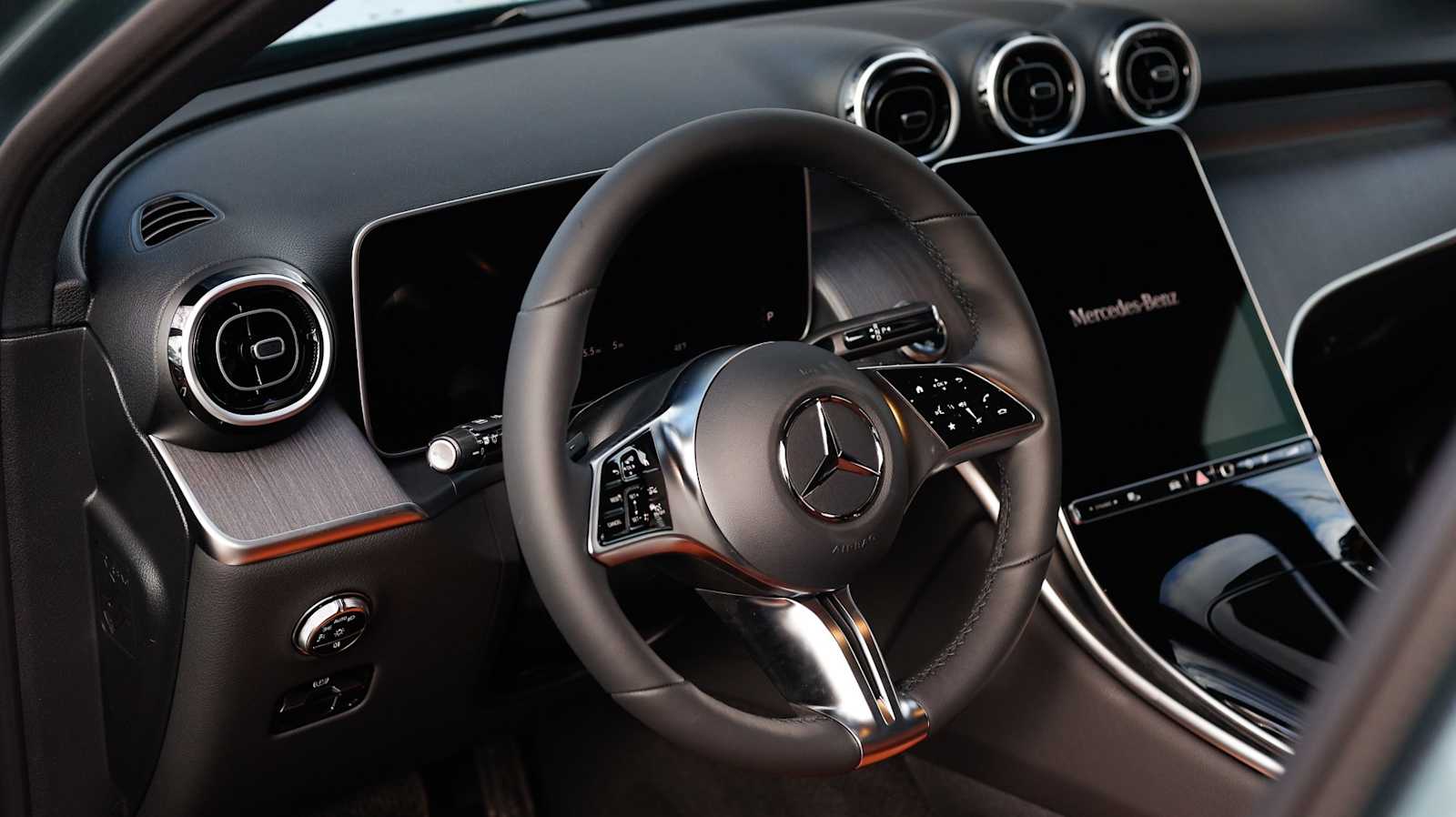 Thumbnail: 2026 Mercedes-Benz GLC - 23