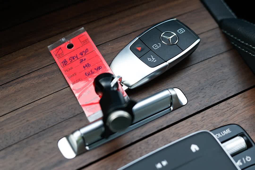 Thumbnail: 2026 Mercedes-Benz GLE - 40