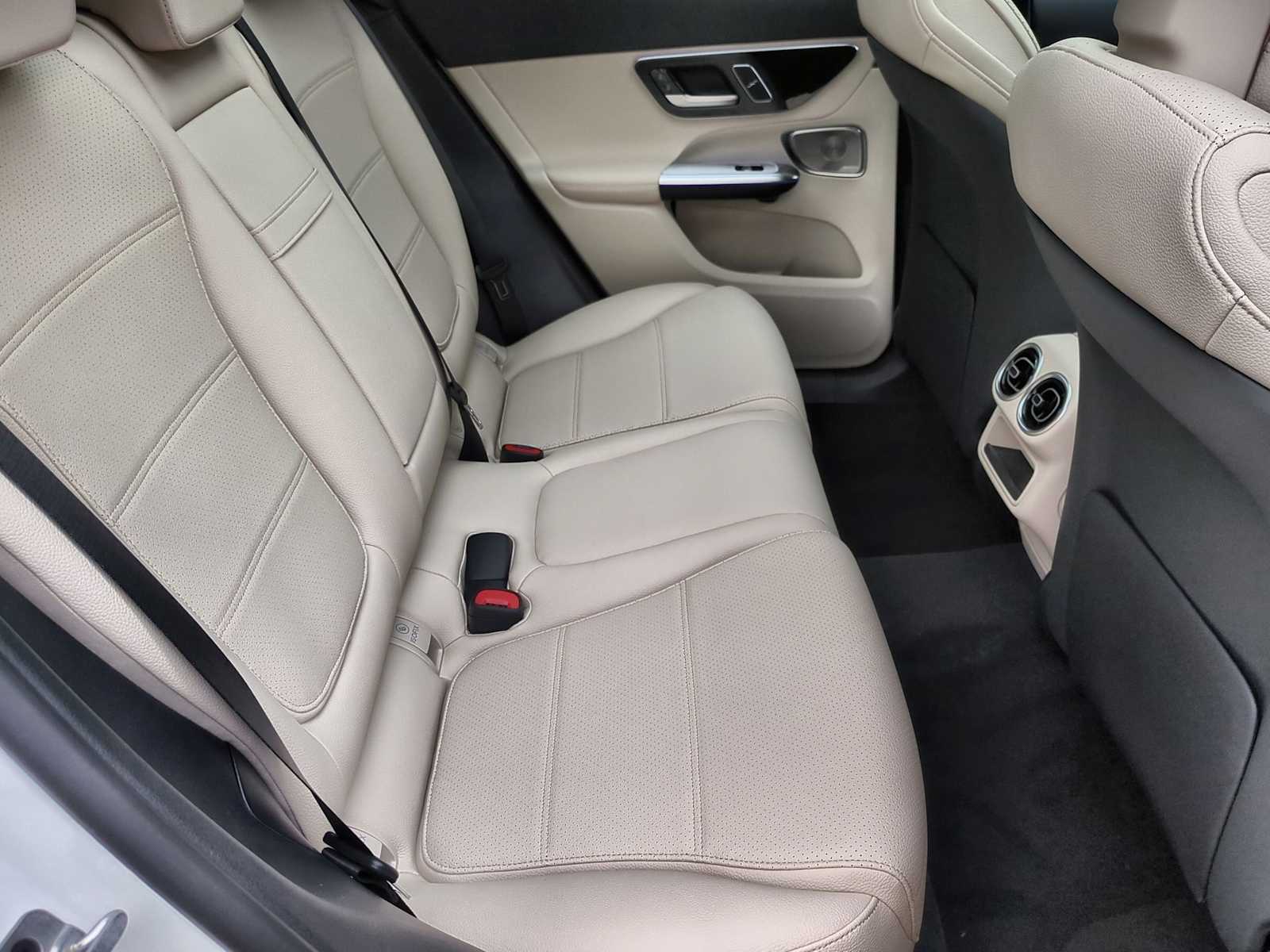 Thumbnail: 2025 Mercedes-Benz GLC - 22