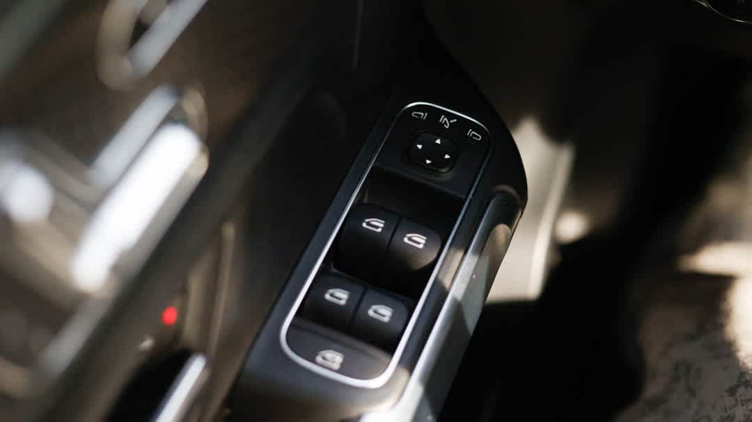 Thumbnail: 2025 Mercedes-Benz GLB - 28