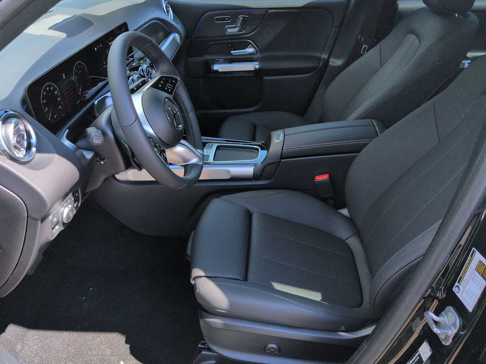 Thumbnail: 2026 Mercedes-Benz GLB - 10