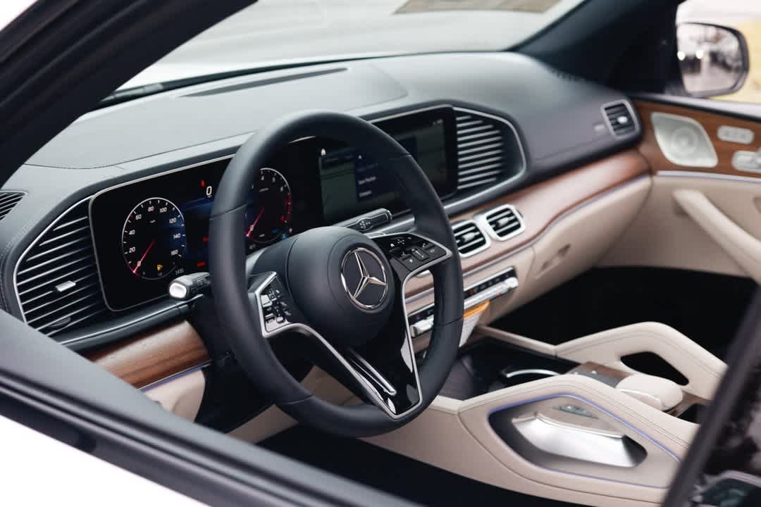 Thumbnail: 2026 Mercedes-Benz GLE - 10