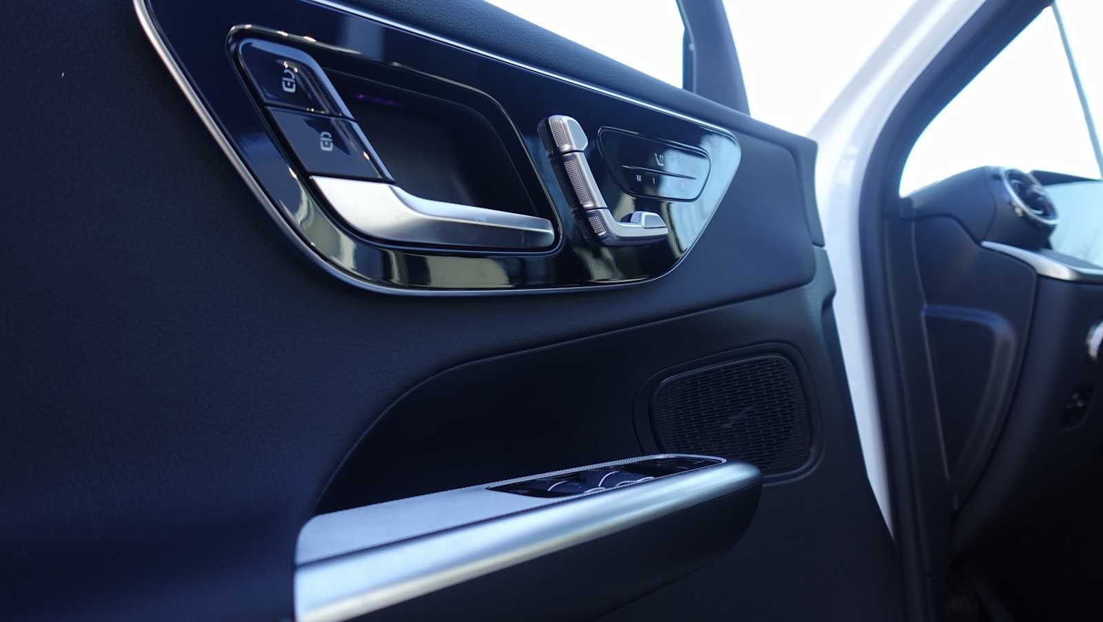 Thumbnail: 2026 Mercedes-Benz GLC - 23