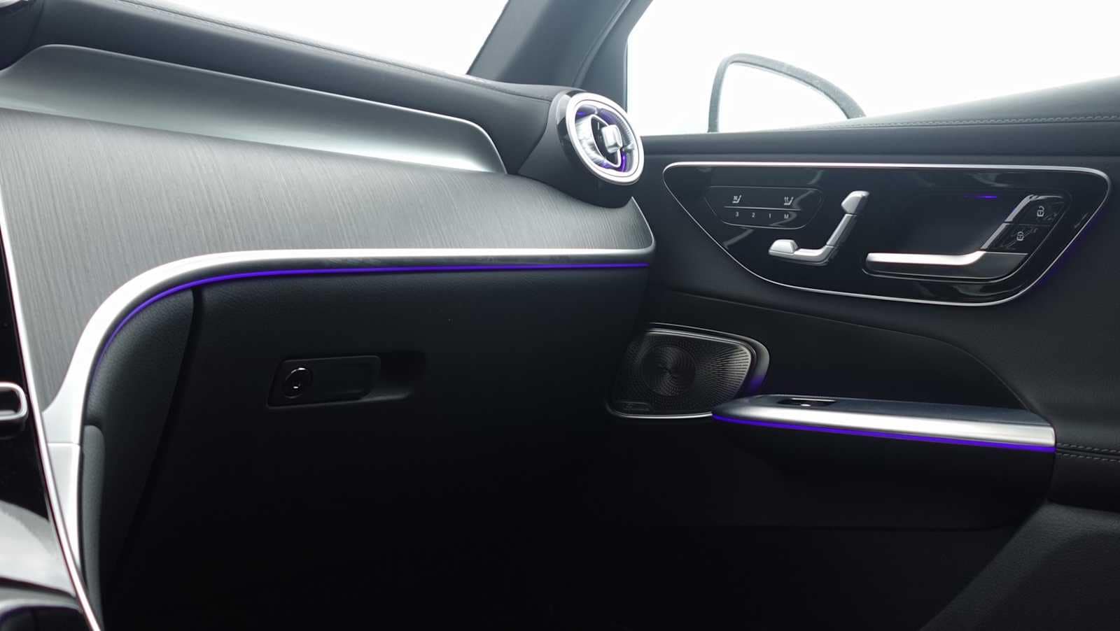 Thumbnail: 2025 Mercedes-Benz GLC - 38