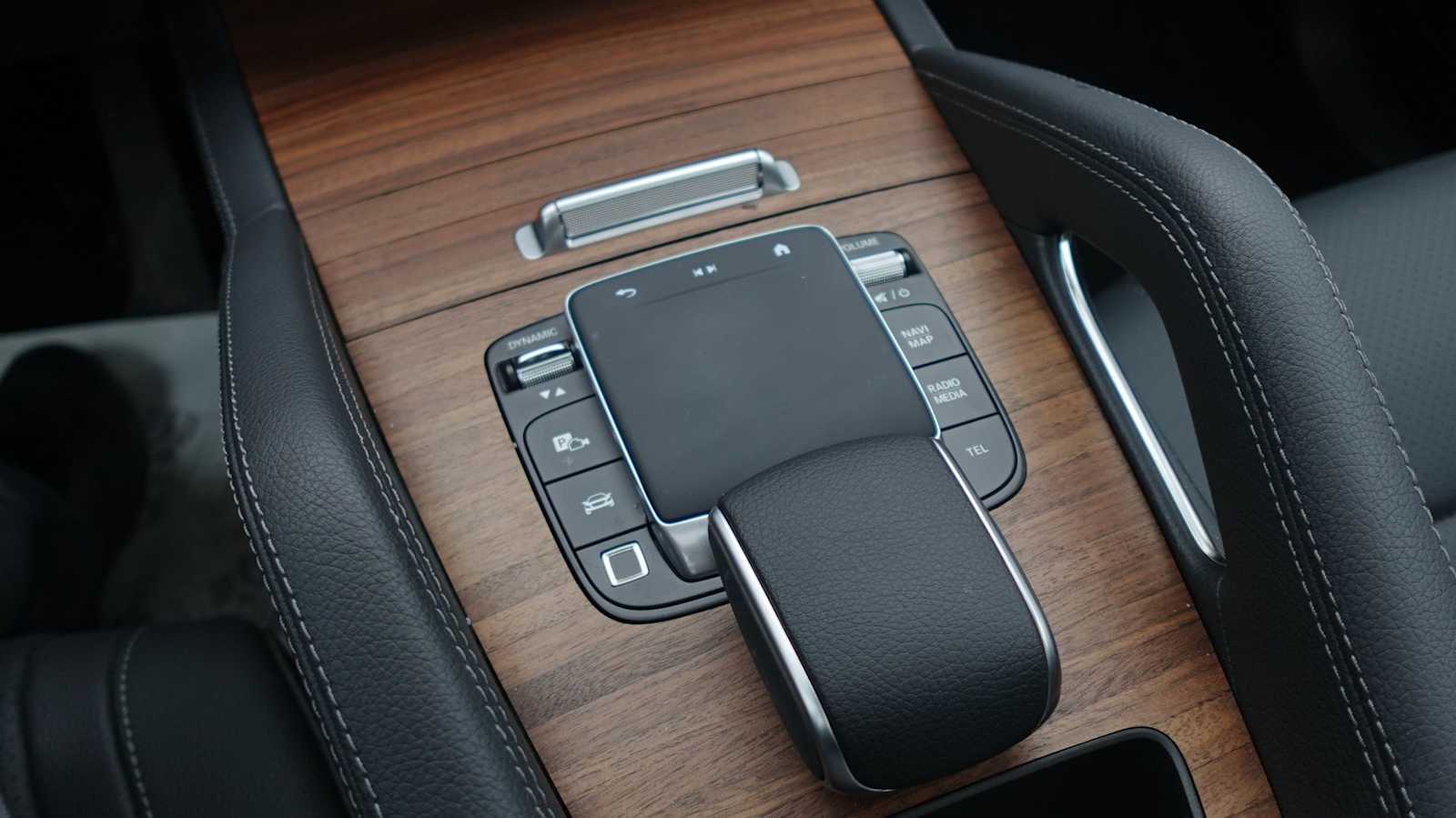 Thumbnail: 2026 Mercedes-Benz GLE - 26