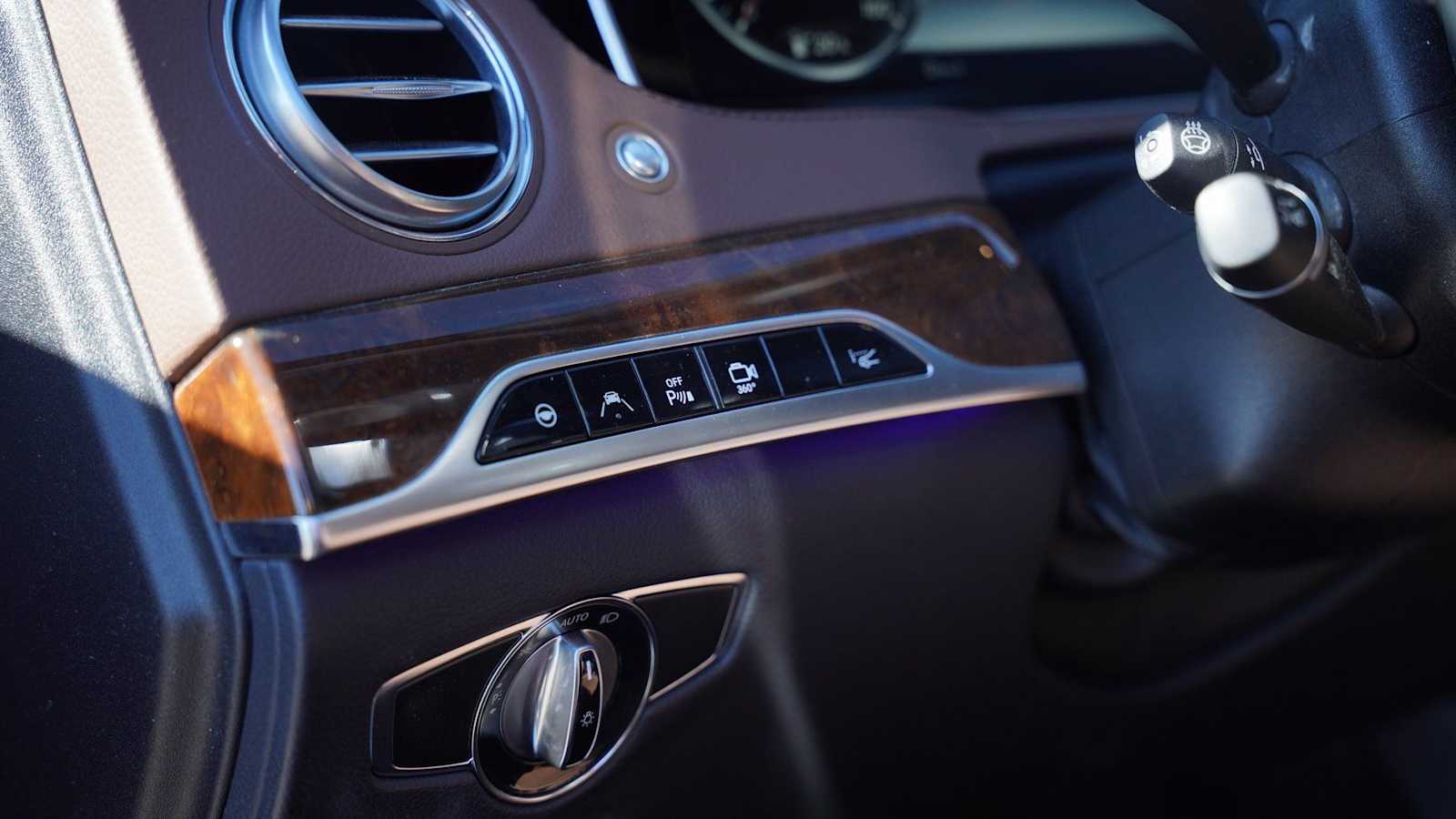 Thumbnail: 2015 Mercedes-Benz S-Class - 31