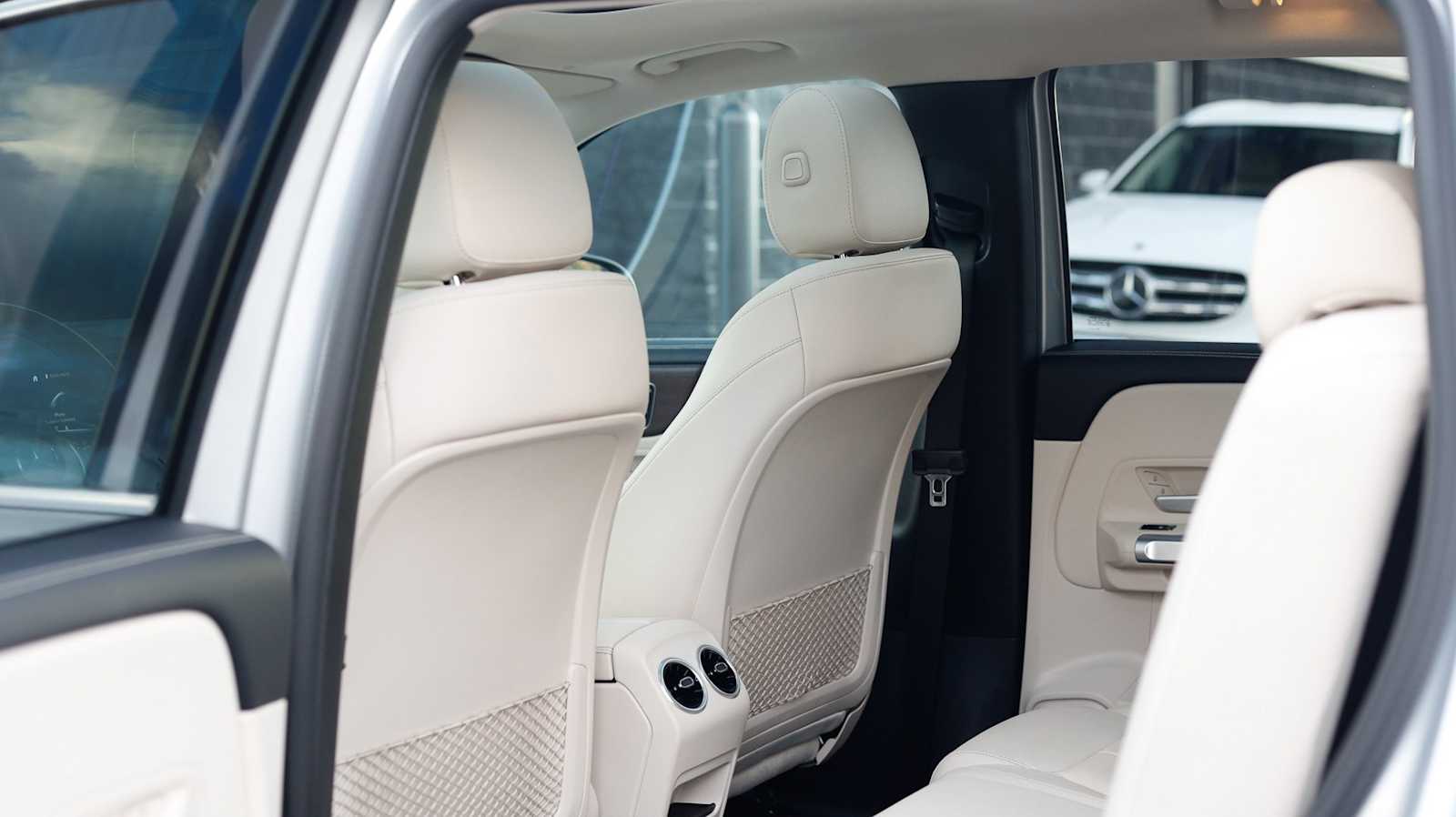 Thumbnail: 2023 Mercedes-Benz GLB - 29