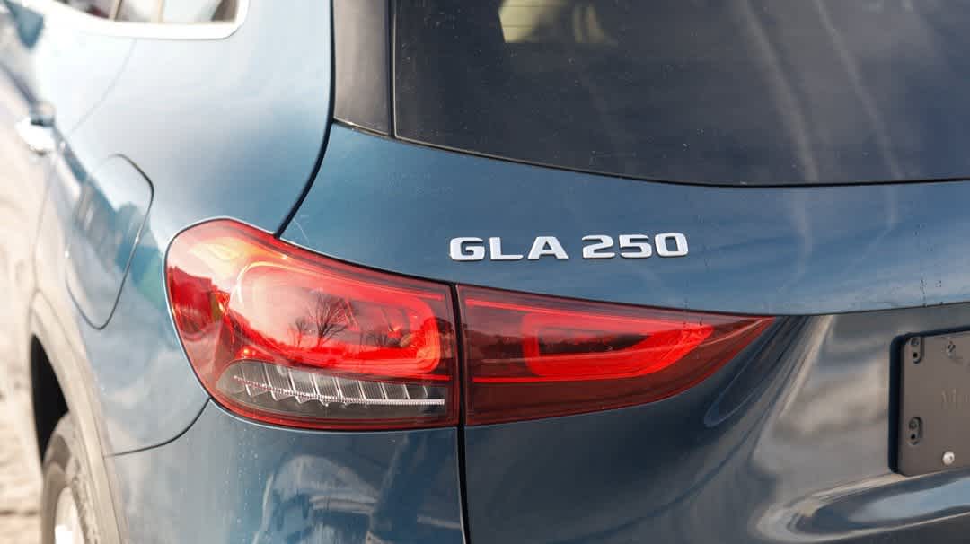 Thumbnail: 2021 Mercedes-Benz GLA - 32