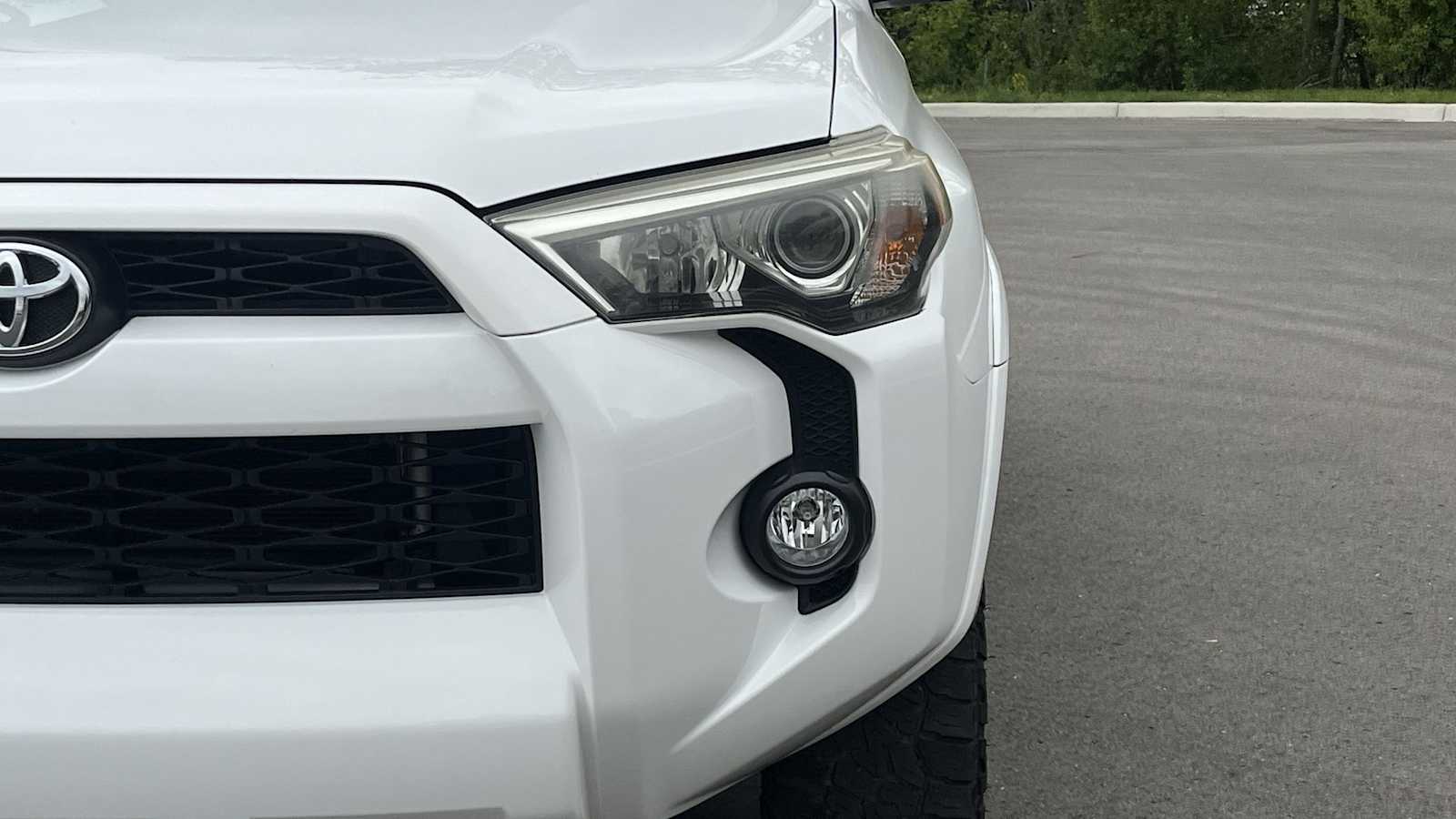 Thumbnail: 2015 Toyota 4Runner - 21