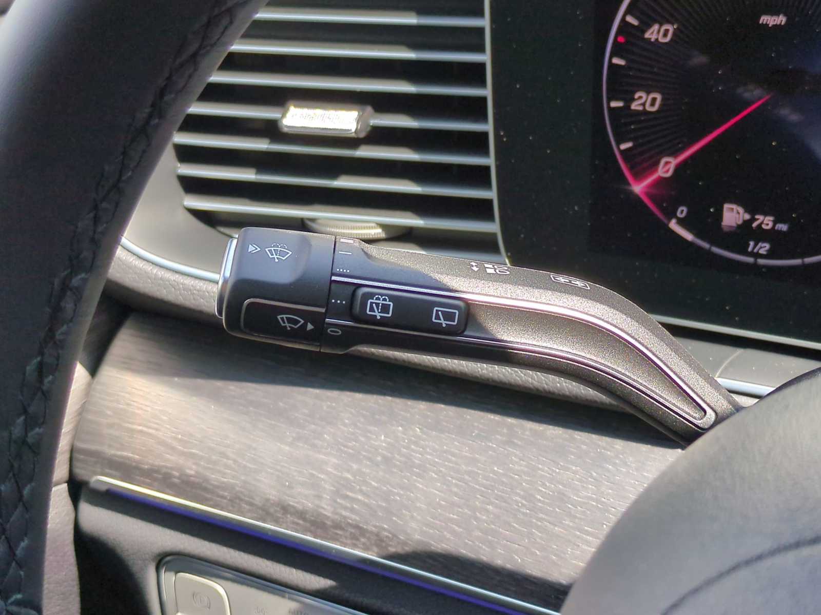 Thumbnail: 2026 Mercedes-Benz GLE - 28