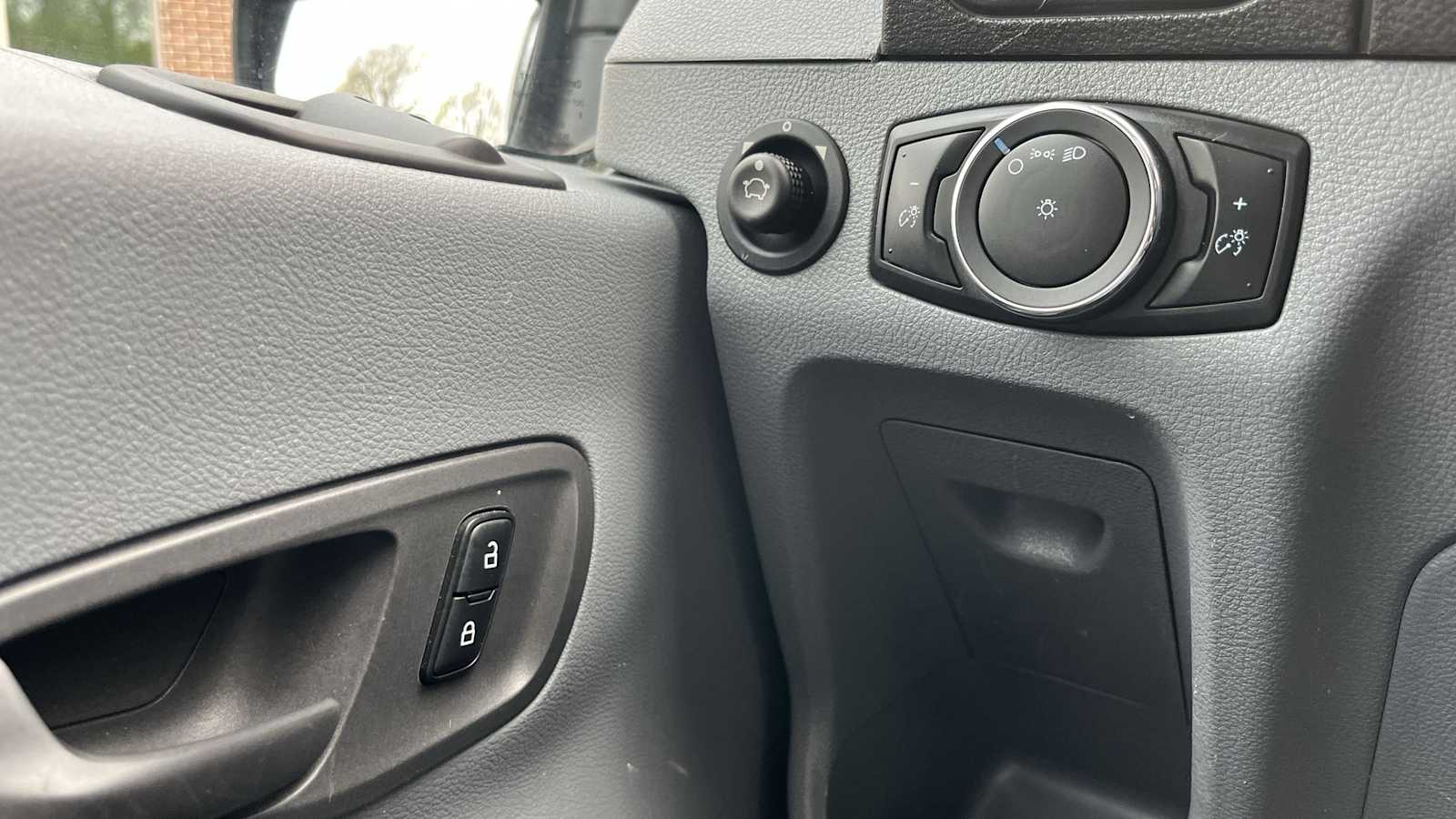 Thumbnail: 2018 Ford Transit Series - 30