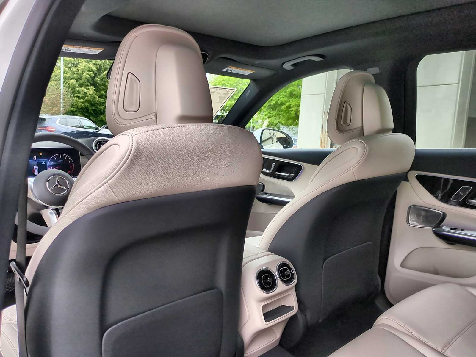 Thumbnail: 2025 Mercedes-Benz GLC - 19