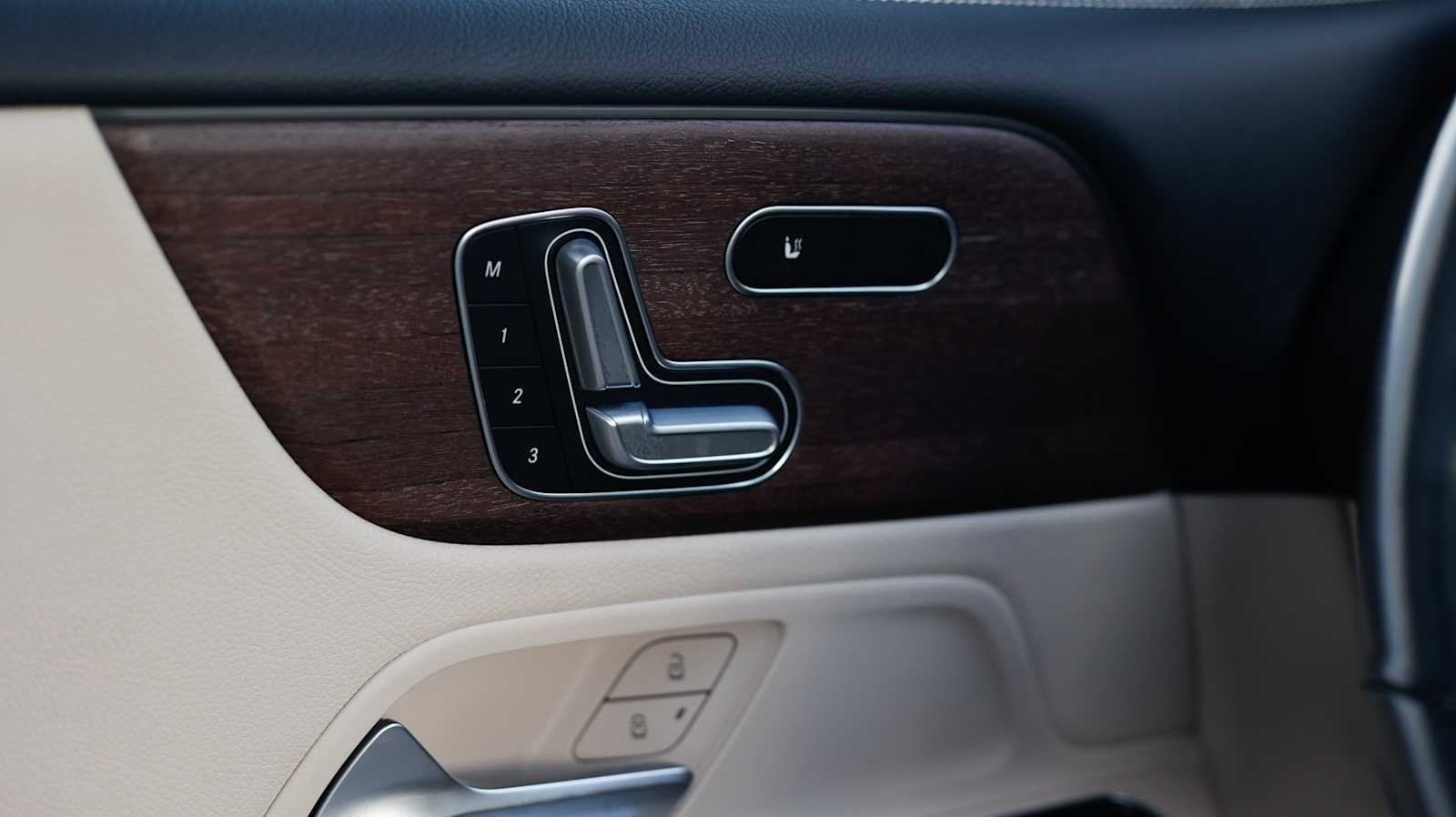 Thumbnail: 2023 Mercedes-Benz GLB - 38