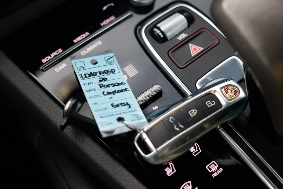 Thumbnail: 2020 Porsche Cayenne - 44