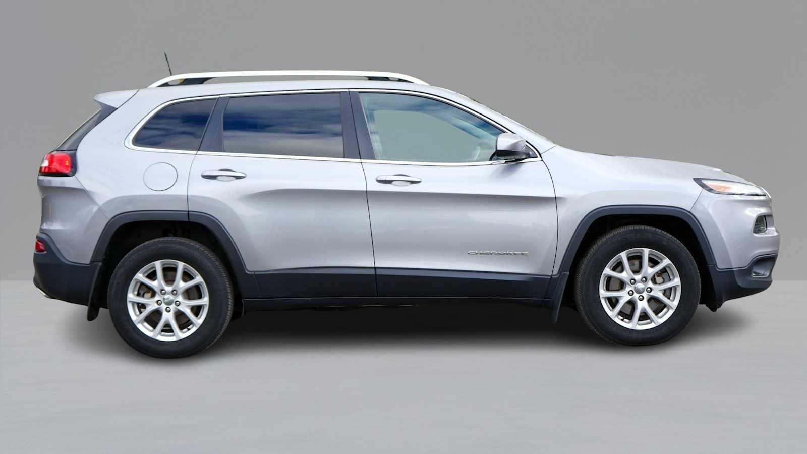 Thumbnail: 2016 Jeep Cherokee - 4