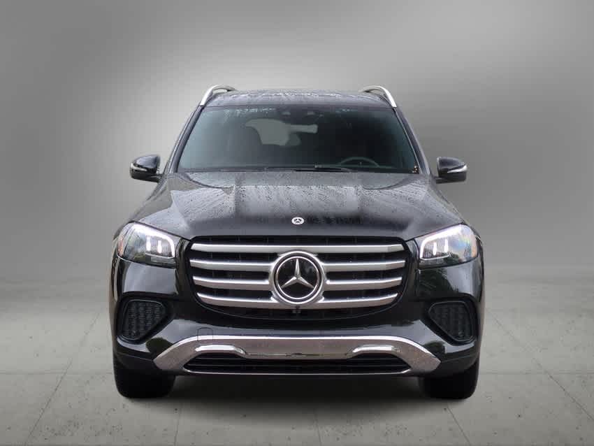2025 Mercedes Benz GLS 450 4MATIC photo 3