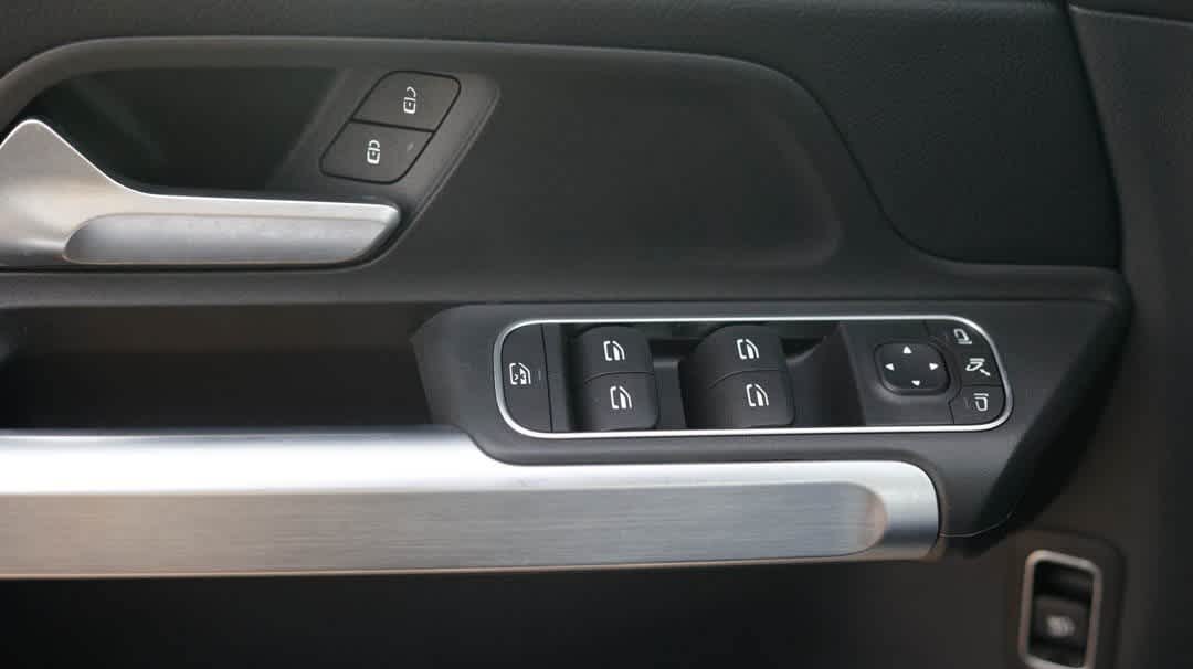 Thumbnail: 2022 Mercedes-Benz GLB - 38