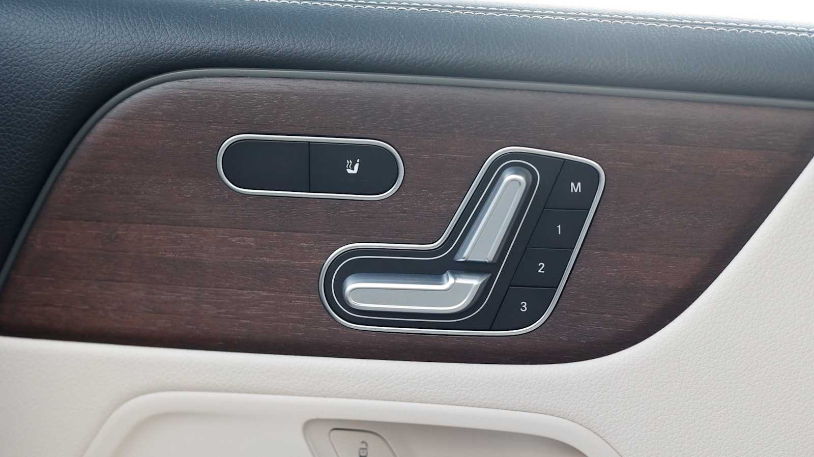 Thumbnail: 2023 Mercedes-Benz GLB - 39