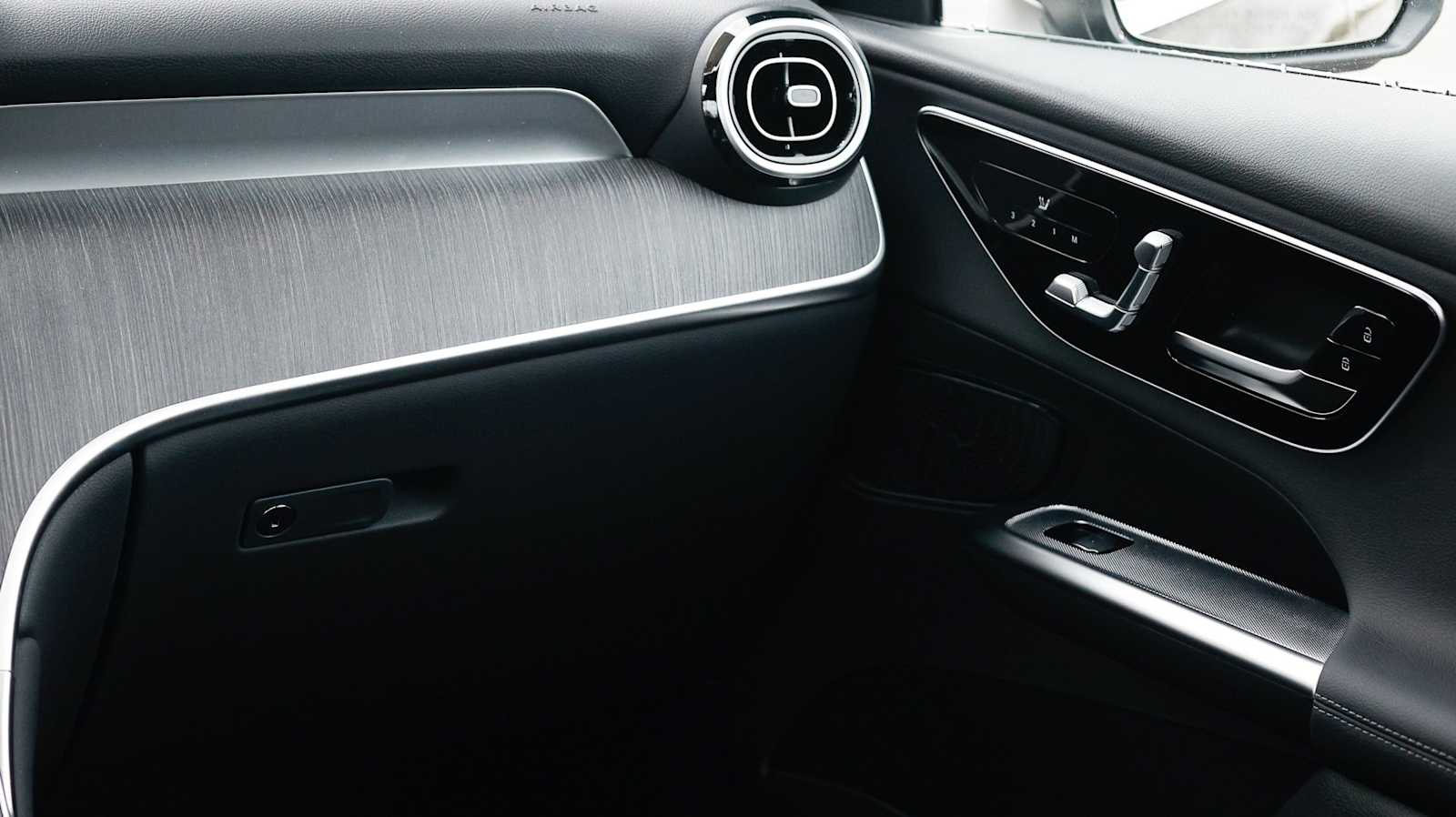 Thumbnail: 2026 Mercedes-Benz GLC - 32