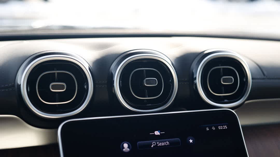 Thumbnail: 2024 Mercedes-Benz GLC - 17