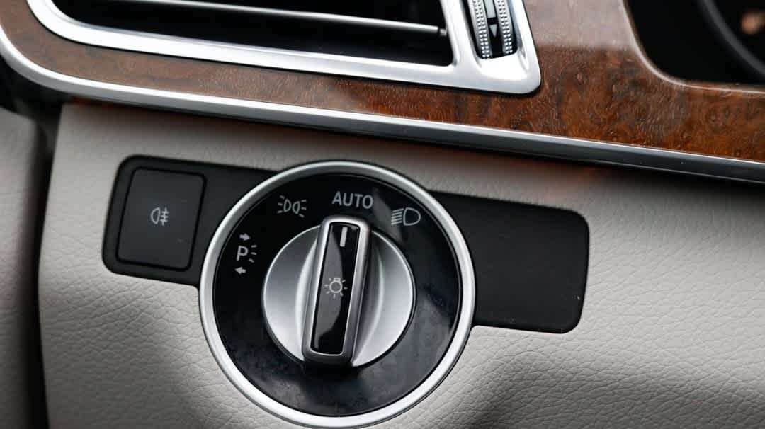 Thumbnail: 2014 Mercedes-Benz E-Class - 31