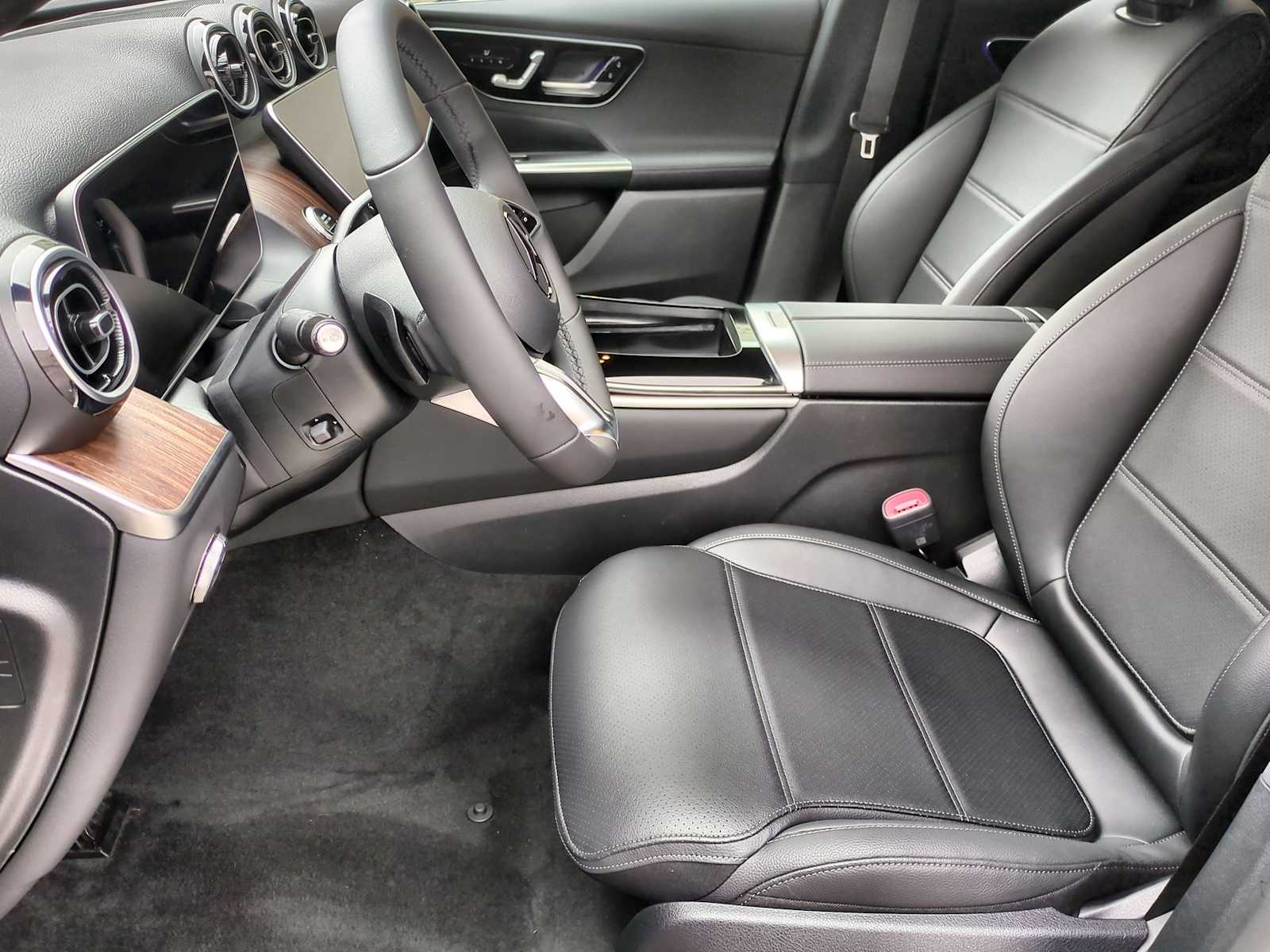 Thumbnail: 2025 Mercedes-Benz GLC - 17