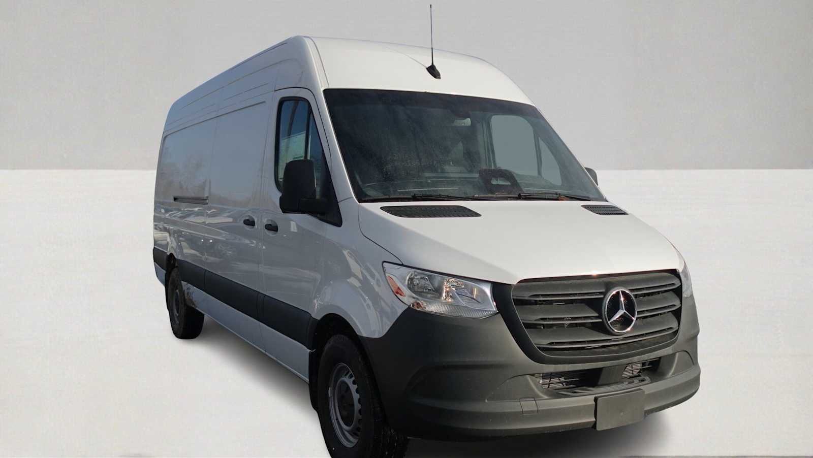 Thumbnail: 2025 Mercedes-Benz Sprinter - 3