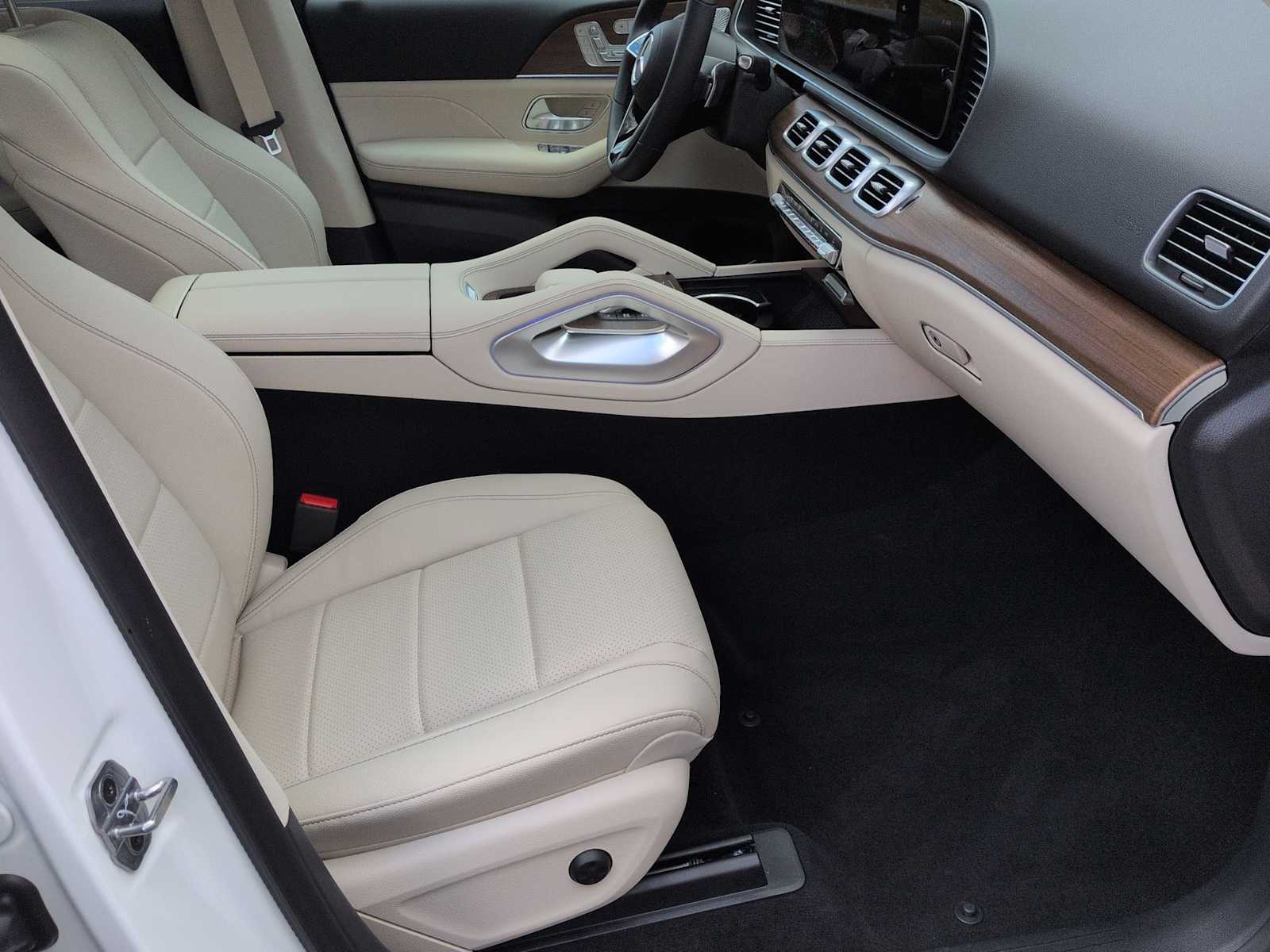 Thumbnail: 2026 Mercedes-Benz GLE - 24