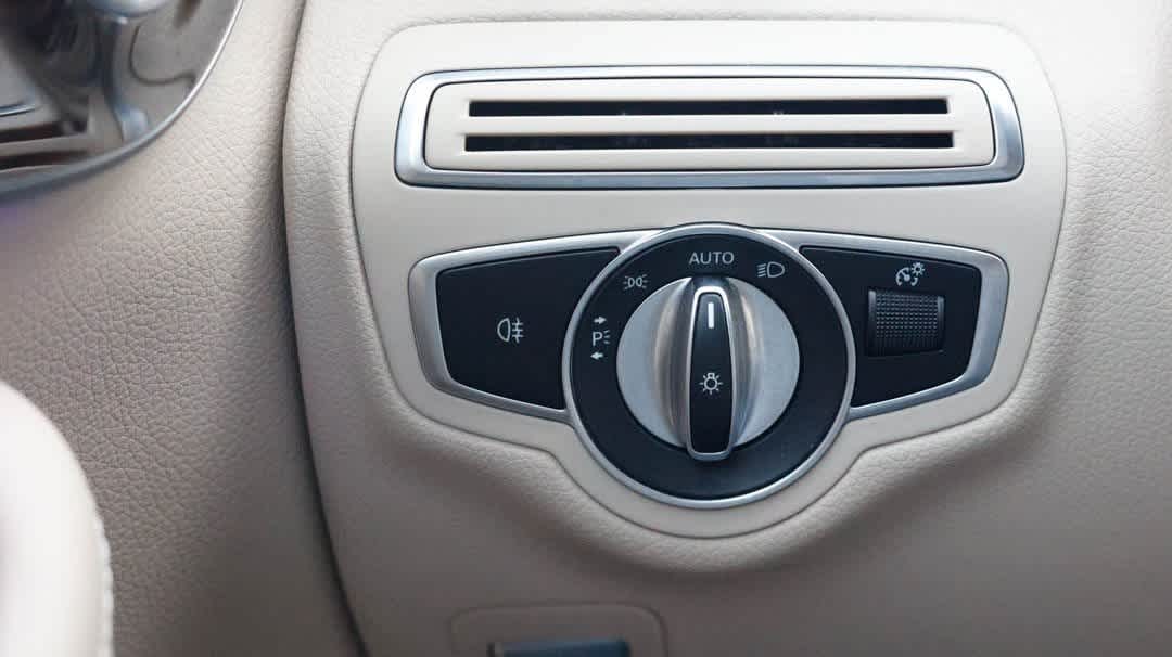 Thumbnail: 2021 Mercedes-Benz C-Class - 30