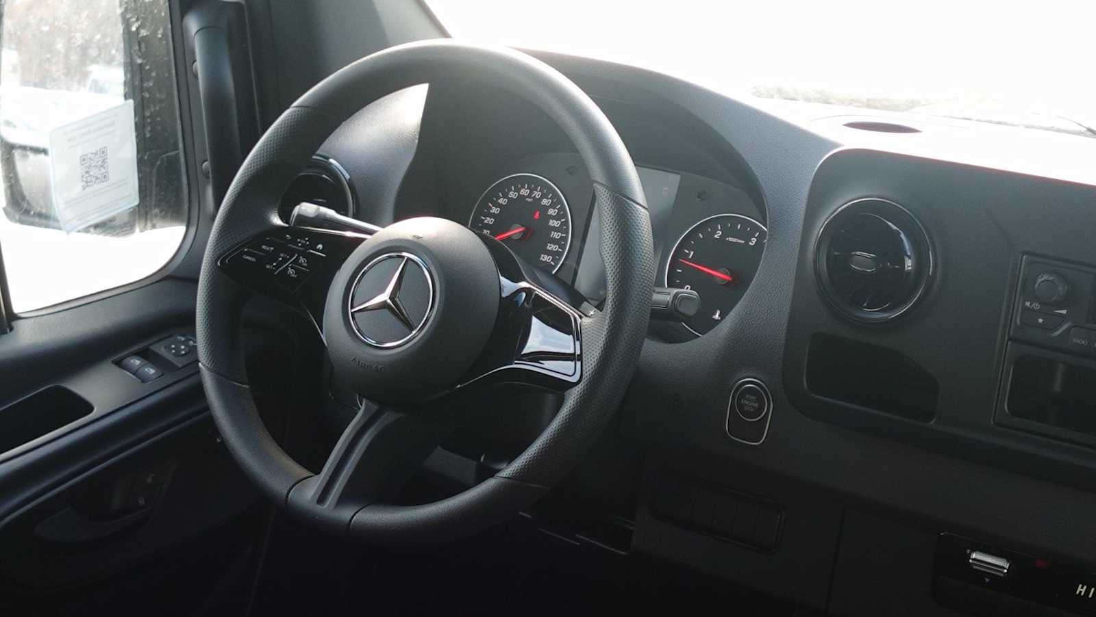 Thumbnail: 2025 Mercedes-Benz Sprinter - 21
