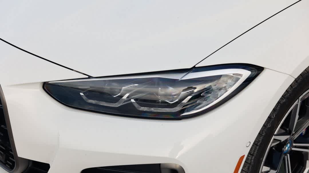 Thumbnail: 2022 BMW i4 - 10