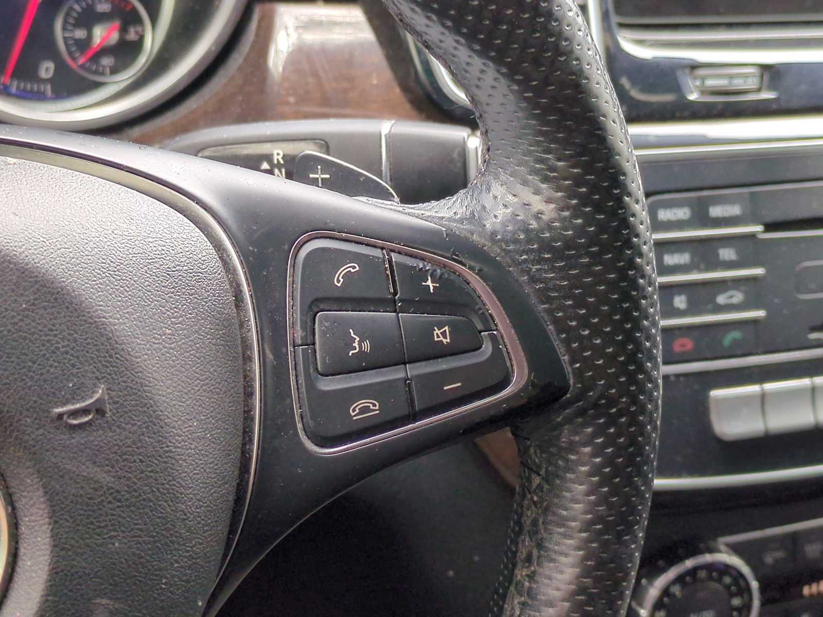 Thumbnail: 2016 Mercedes-Benz GLE - 24
